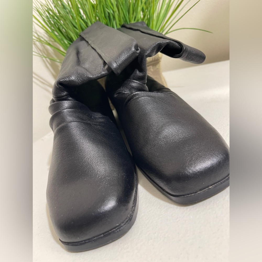 Ankle cuffs boots